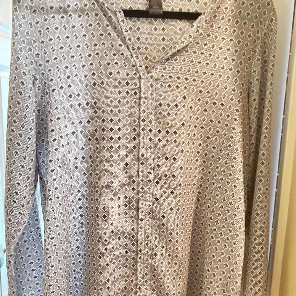 Ann Taylor Patterned long sleeve blouse.  Size med, light weight